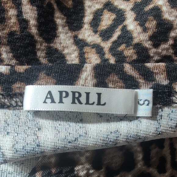 Elegant Leopard Print Midi Dress - Picture 5 of 7